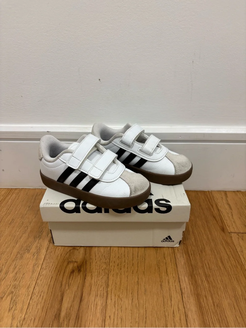 adidas Kids White Sneakers with Black Stripes and Brown Sole VL Court 3.0